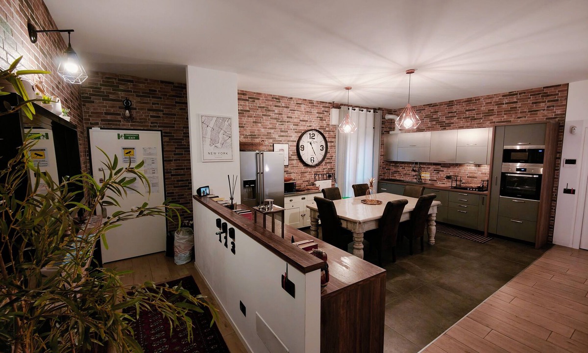 Gallarate Bed & Breakfast | 1)Room with private bathroom, 8 minutes from Milan Malpensa Airport.