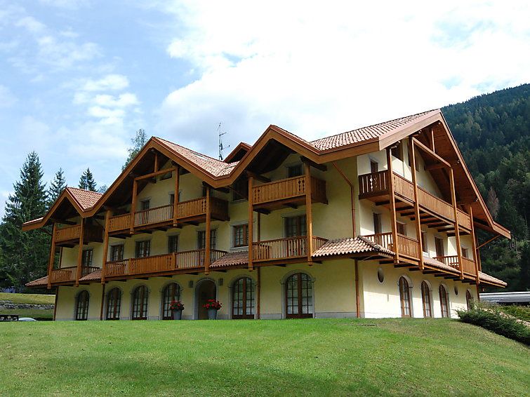 Carisolo Apartment | 2 bedroom Apartment, sleeps 5 in Carisolo with WiFi
