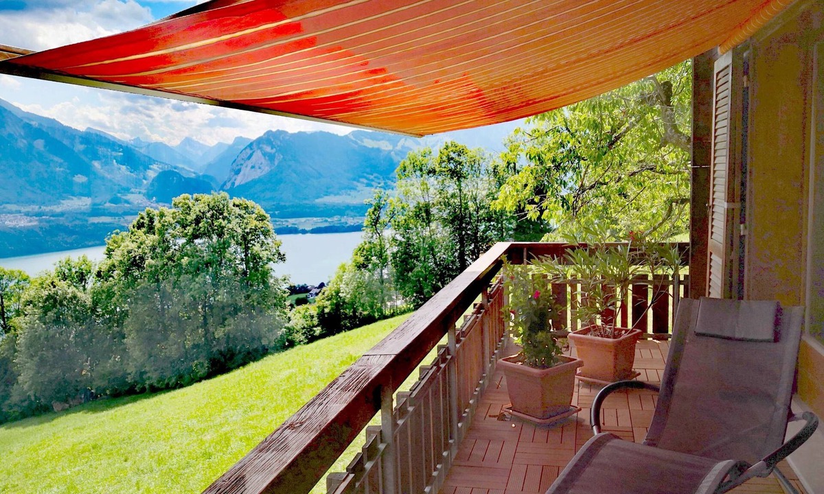 Aeschlen ob Gunten Ski Chalet | 2-Storey Chalet Apartment Near Interlaken · Panoramic Lake Thun & Jungfrau Views