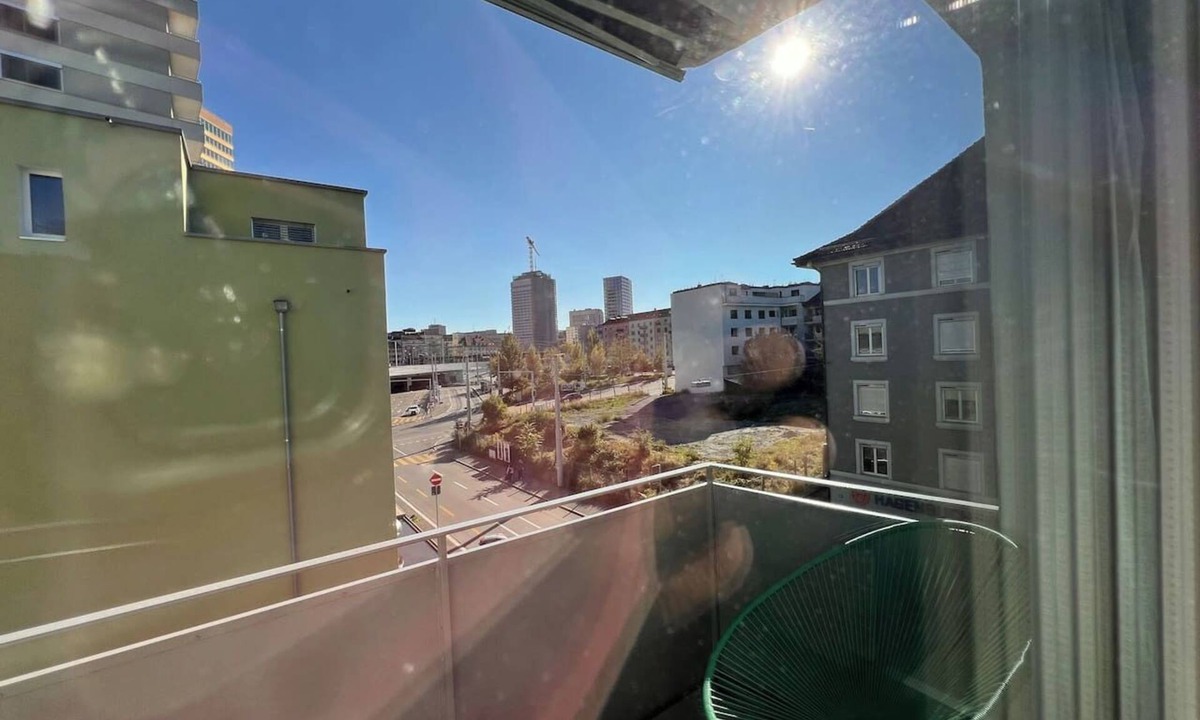 Oerlikon Apartment | 3BR Apartment only 10min away from Zurich center!