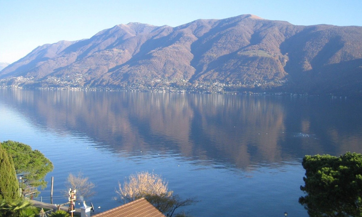 Brissago Apartment | 4 1/2 room apartment on promenade, lake view, balcony, private parking space