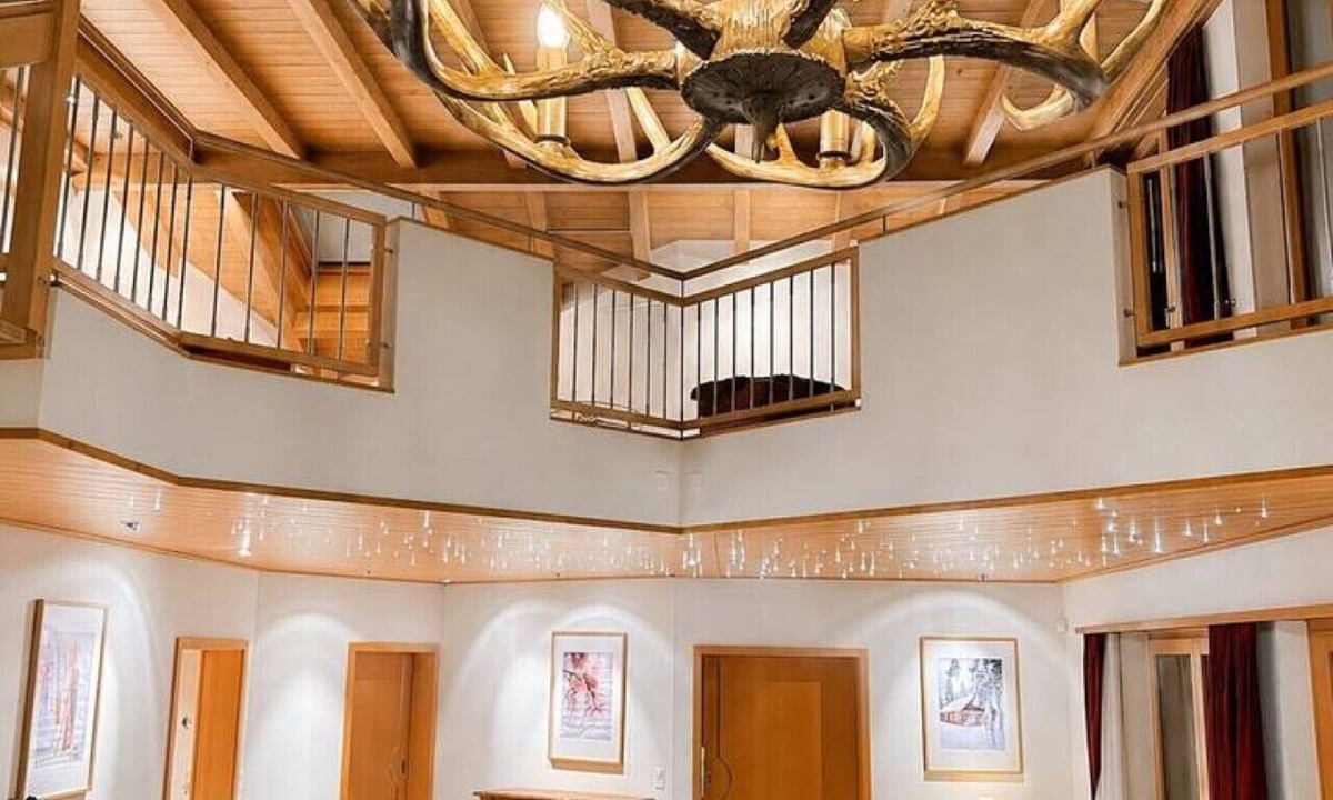 Meiringen House | 7BR Luxury Chalet near Interlaken AC 18 guests