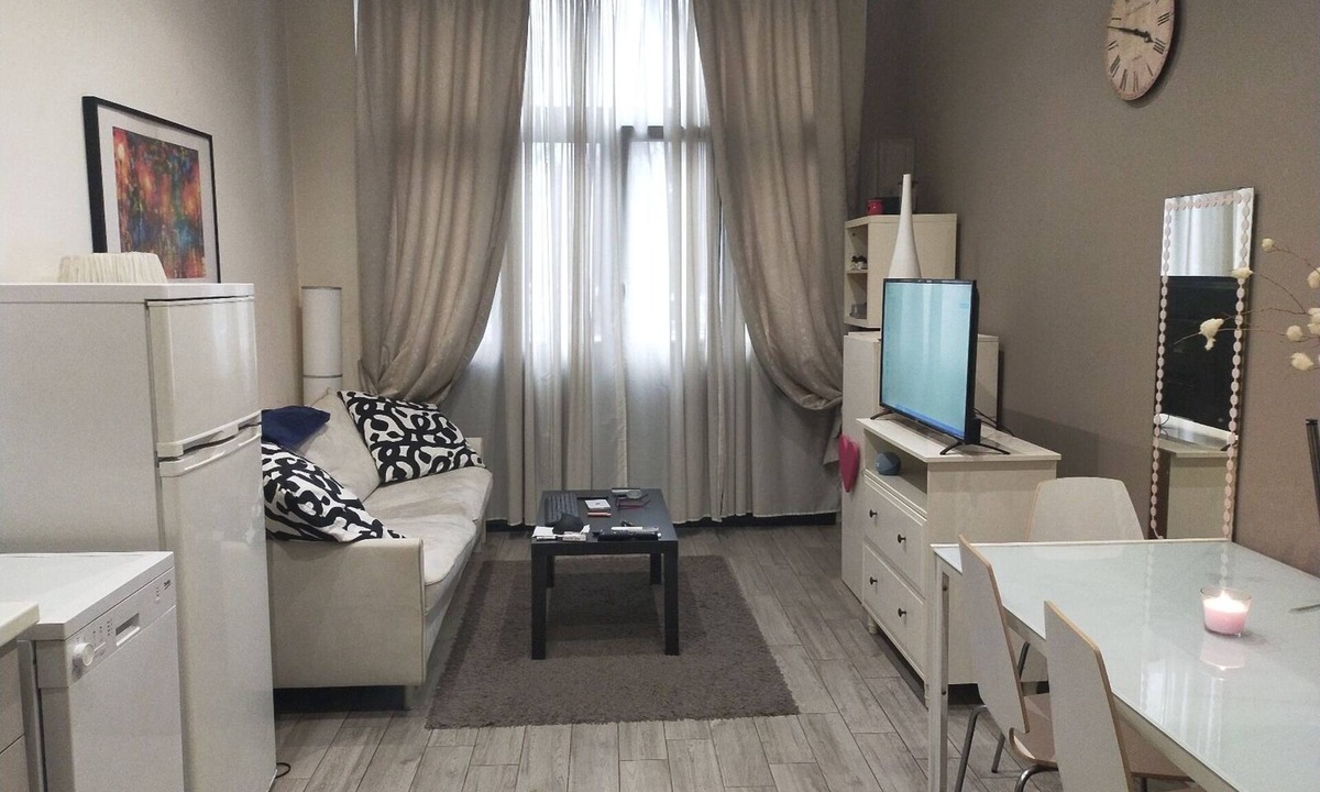 Milan Apartment | Accogliente Miniloft per Gruppi o Famiglie, Animali Domestici Ammessi