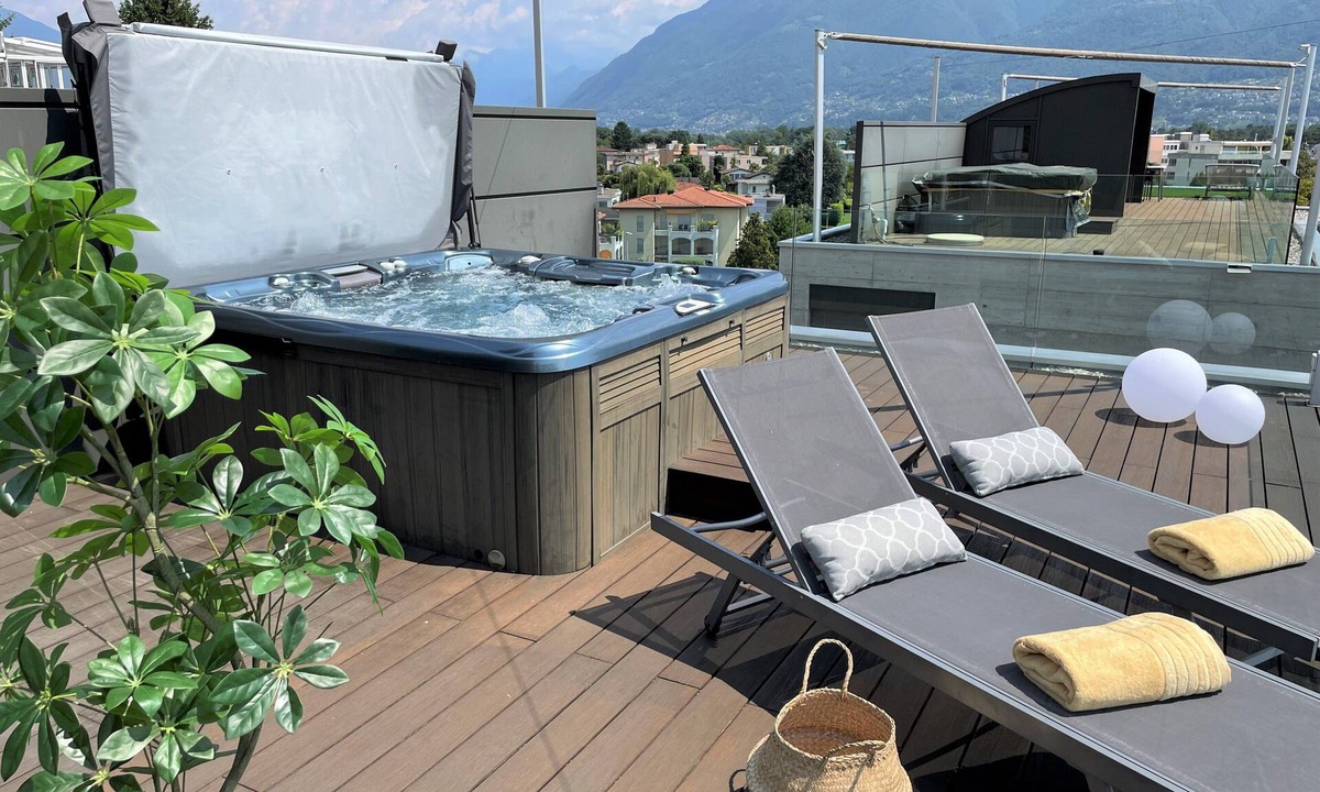 Ascona Apartment | Air-conditioned attic apartment with large private terrace and whirlpool