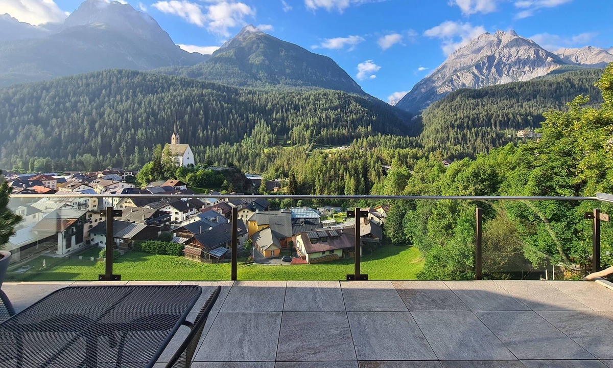 Engadin Scoul Apartment | Allegra und Herzlich Willkommen in der Ferienwohnung Chasa Miramunt 6