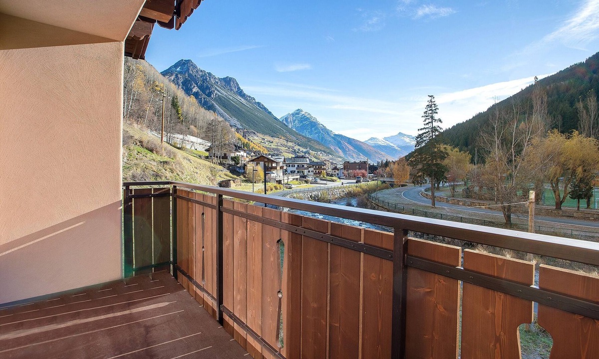 Isolaccia Apartment | Apartment '3' with Mountain View, Shared Garden and Wi-Fi