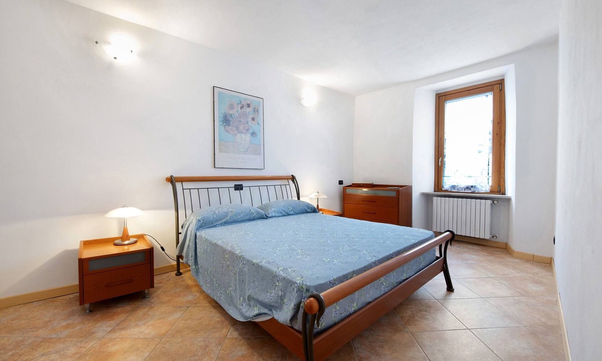 Esmate Apartment | Apartment 'Gelsomino - Iseo Lake' with Balcony and Wi-Fi