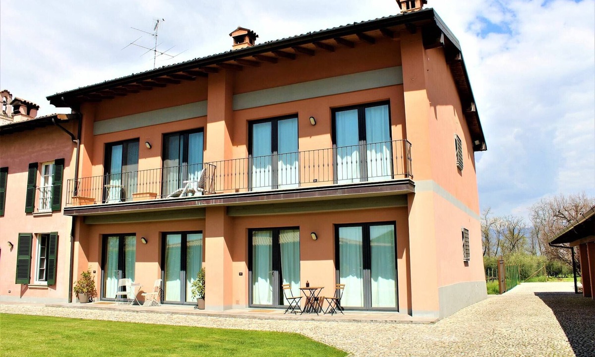 Monterotondo Apartment | Apartment in Iseo with Pool Views