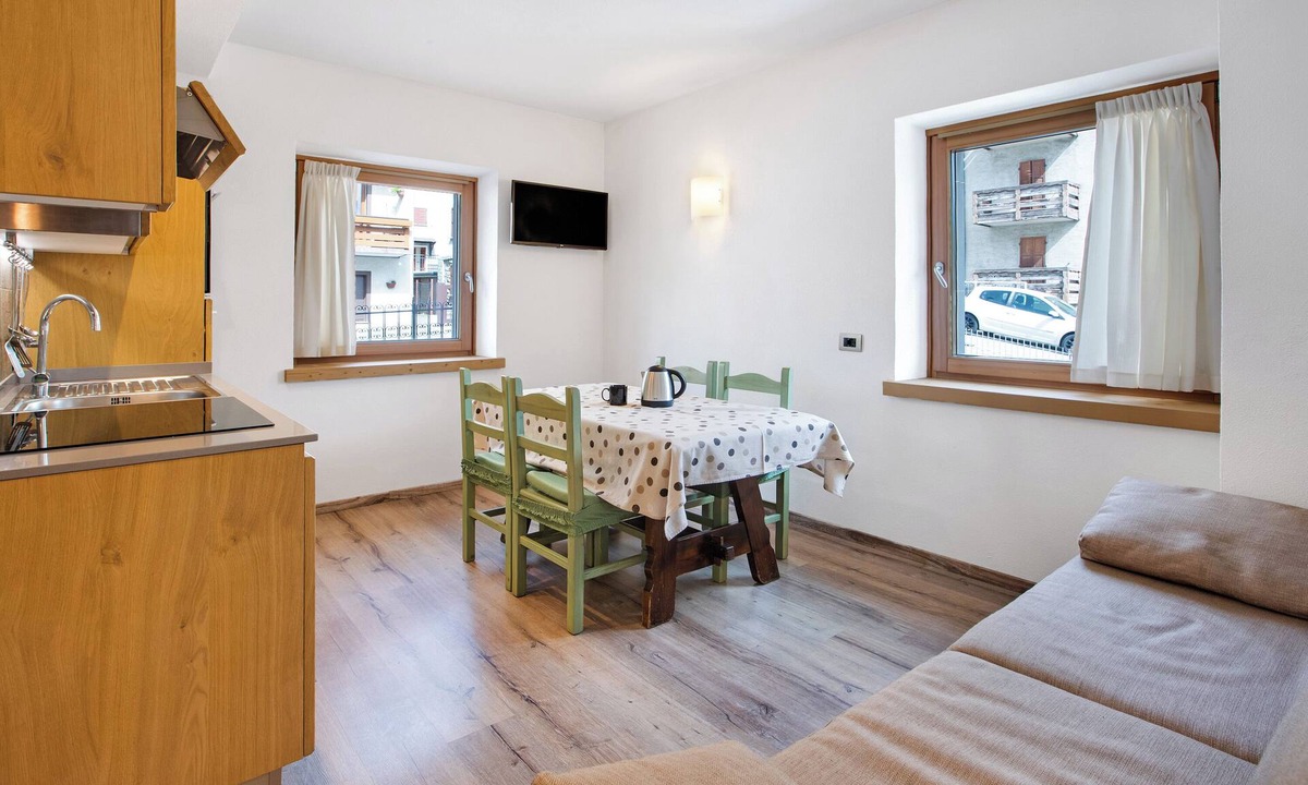 Santa Lucia Apartment | Apartment "La Casa di Armando Ermellini" with Mountain View, Garden & Wi-Fi