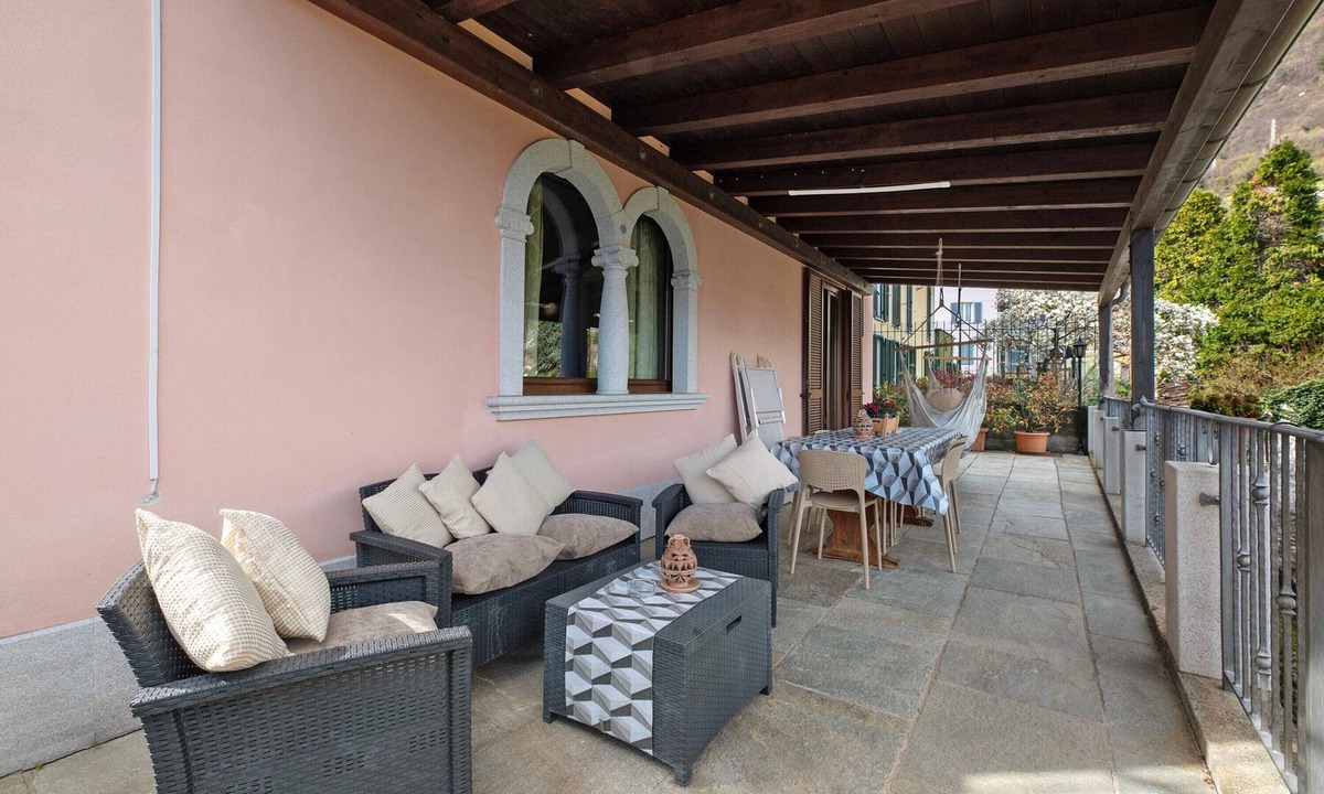 Consiglio di Rumo Apartment | Apartment 'Liivv House - Lake Como' with Lake View, Private Terrace and Wi-Fi