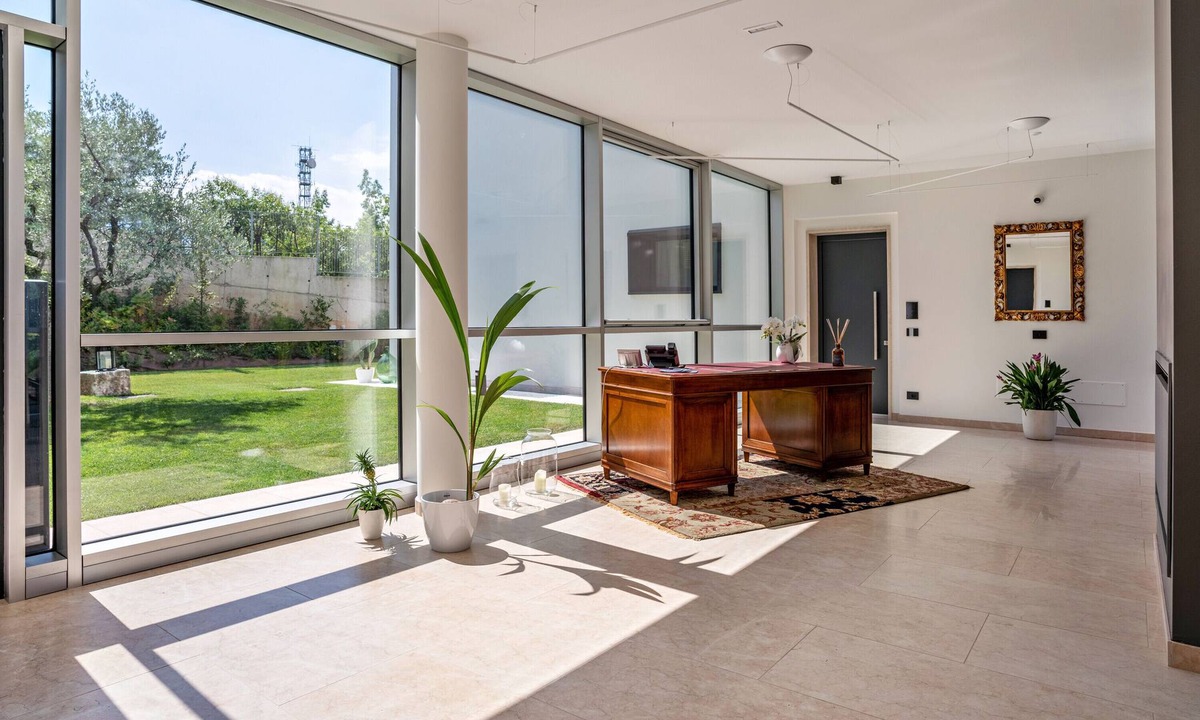 Ravina Apartment | Apartment Luxury Hotel 'Midum Family Balcony' with Mountain View, Wi-Fi and Air Conditioning