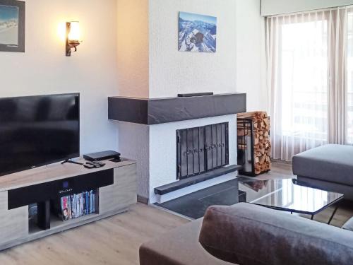 Saint-Pierre-de-Clages Apartment | Apartment Platanes A1 by Interhome