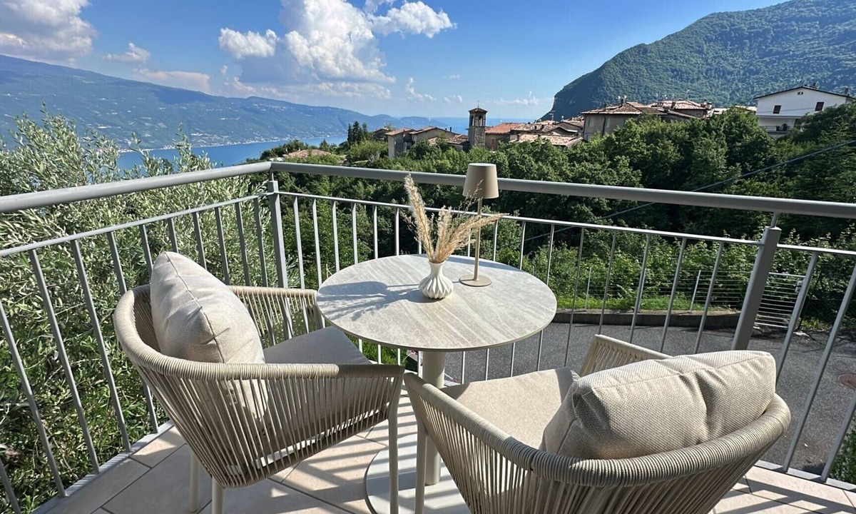 Aer Apartment | Apartment 'Residence La Villa Diamante' with Lake View, Shared Pool and Wi-Fi