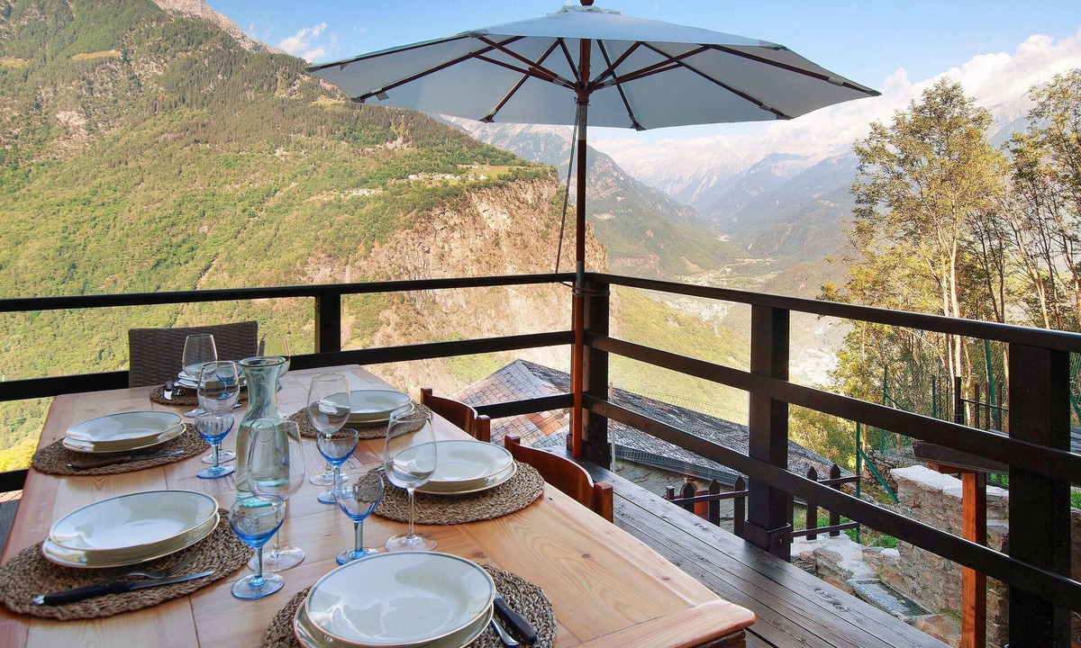 Valtellina Apartment | Apartment "Sweet Somma Mountain Lodge 2" with Mountain View, Private Terrace & Wi-Fi