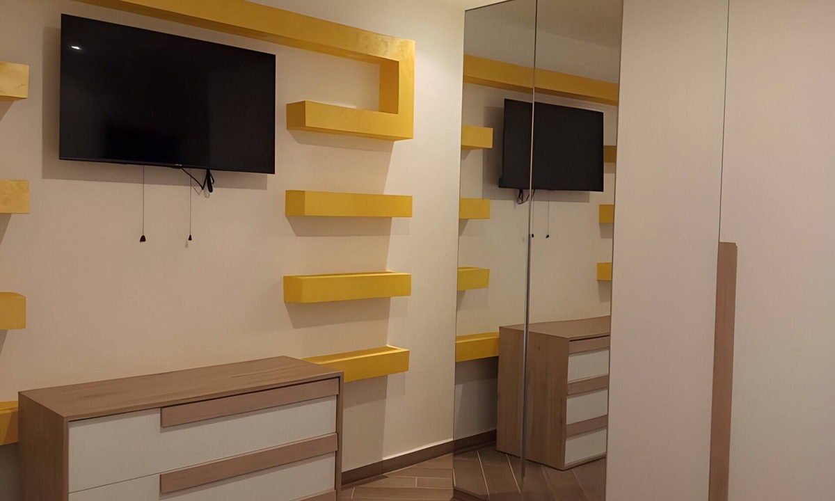 Albate Apartment | Apartment 'Unità 4' with Wi-Fi and Air Conditioning