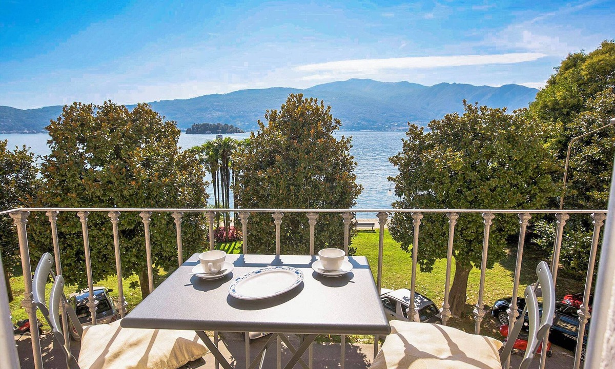 Verbania Apartment | Appartamenti Lungolago No. 5 by Lago Reisen