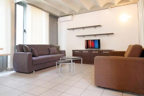 Lecco Apartment | Appartamento per famiglie, parcheggio di fronte WI FI grautito, self check in