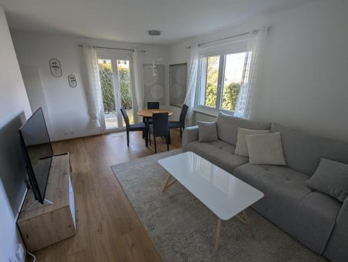 Salins Apartment | Appartement entier avec terrasse et jardin