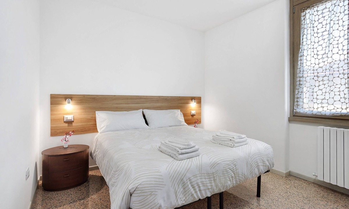 Pregnana Milanese Bed & Breakfast | B&B La Promessa - 'Fedeltá' Bedroom with Wi-Fi and Air Conditioning