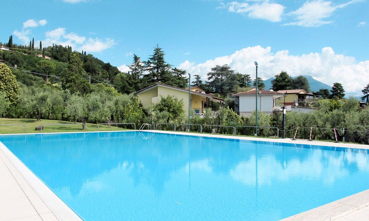 Manerba del Garda Apartment | Beautiful apartment for 6 guests with WIFI, pool, A/C, TV, terrace and pets allowed