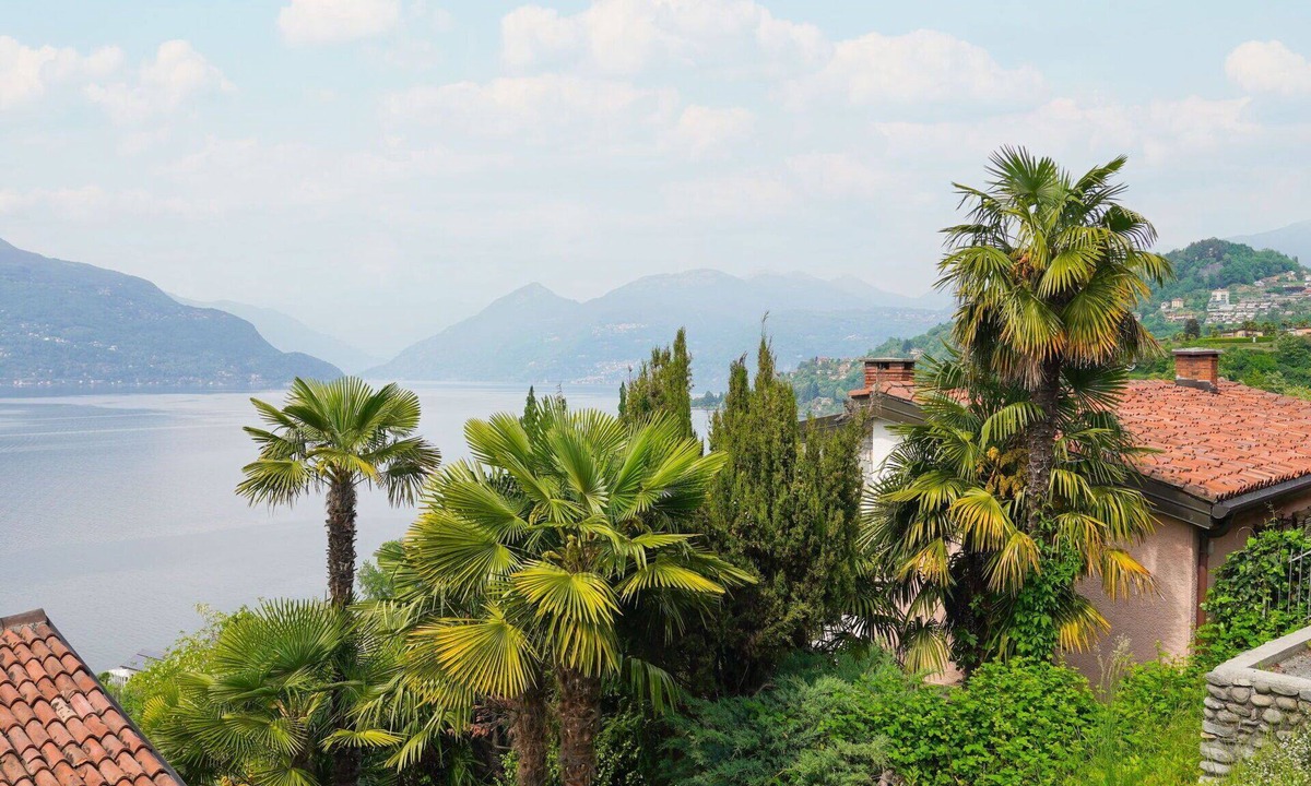 Porto Valtravaglia Apartment | Beautiful apartment for 4 people with WIFI, TV, terrace and pets allowed
