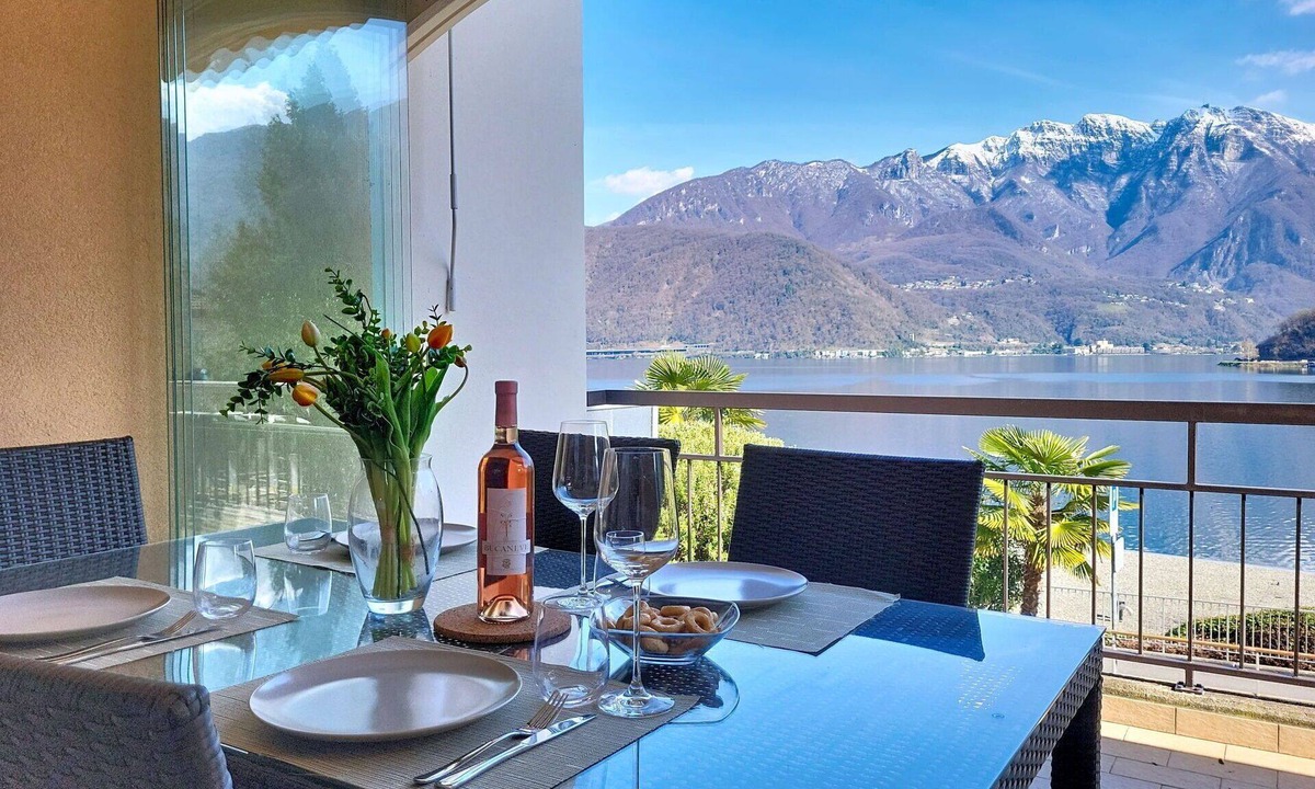Vico Morcote Apartment | Beautiful apartment for 4 people with pool, WIFI, TV, terrace and panoramic view