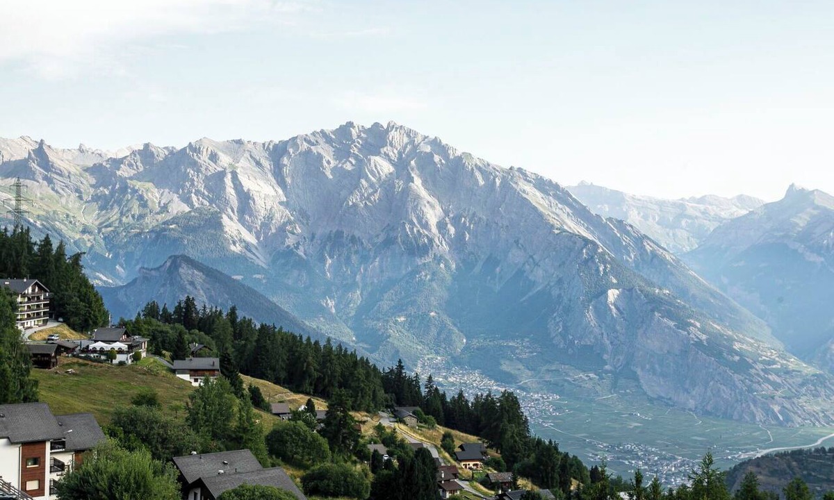 Riddes Apartment | Beautiful apartment for 4 guests with WIFI, TV, terrace and pets allowed