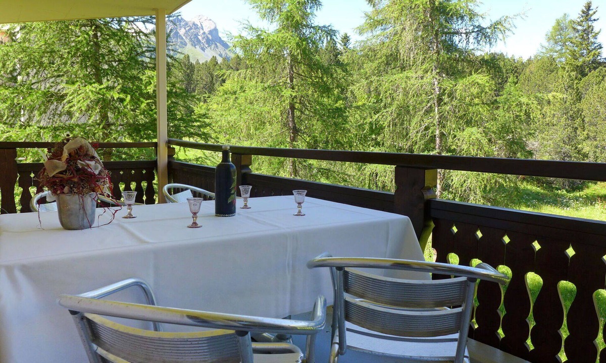 Maloja Apartment | Beautiful apartment for 4 people with WIFI, TV, balcony and pets allowed
