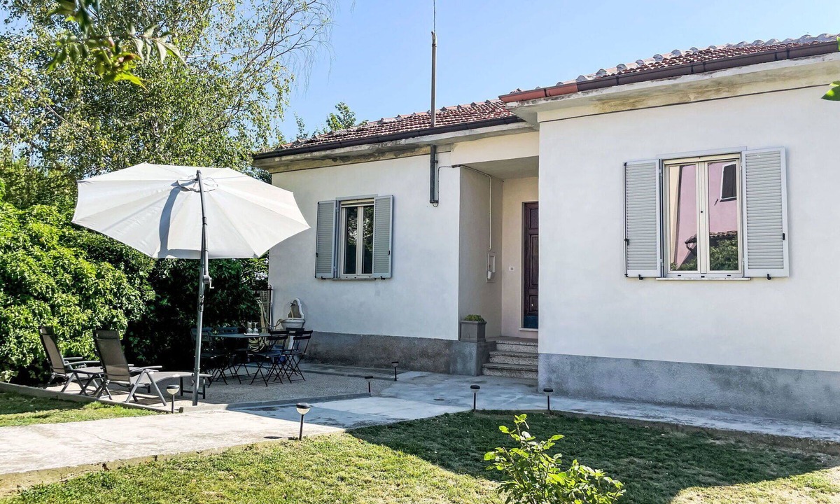 Castel Rocchero House | Beautiful private villa for 4 people with WIFI, terrace, pets allowed and panoramic view