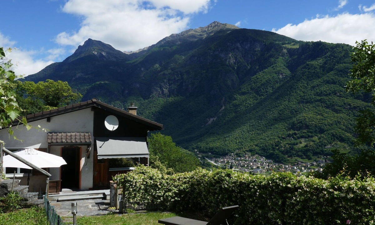Semione House | Beautiful private villa for 4 people with WIFI, TV, patio, pets allowed and panoramic view