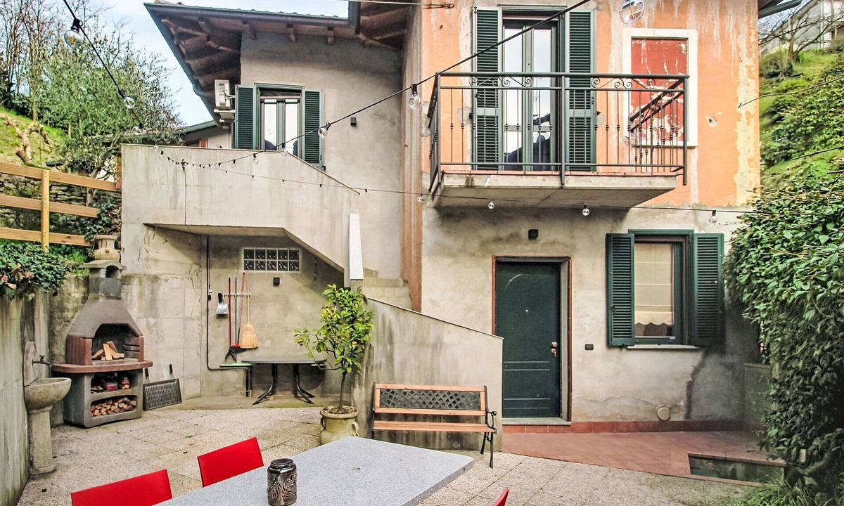 Luino House | Beautiful private villa for 4 guests with WIFI, A/C, TV, patio and pets allowed