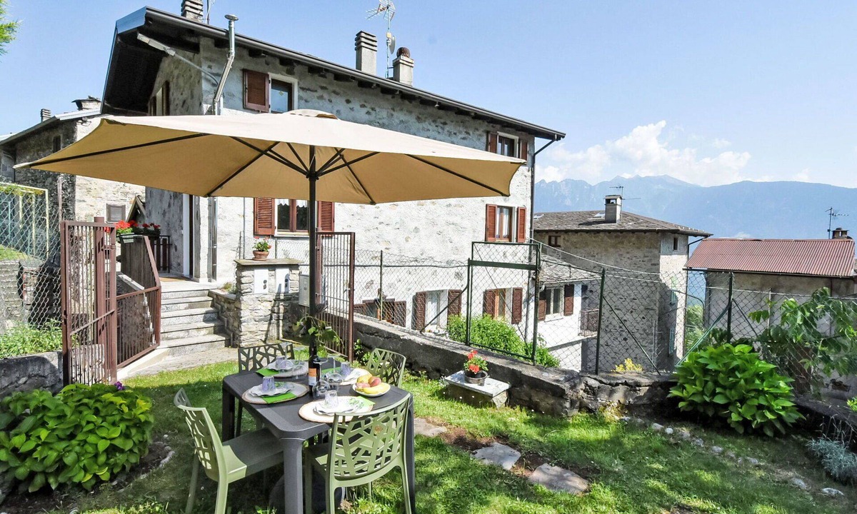 Valtellina Apartment | Beautiful villa for 7 people with WIFI, TV, balcony and pets allowed