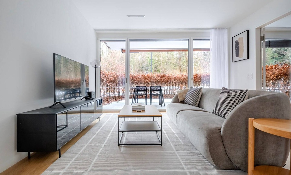 Wollishofen Apartment | Blueground | Wollishofen, terrace, nr Lake Zürich