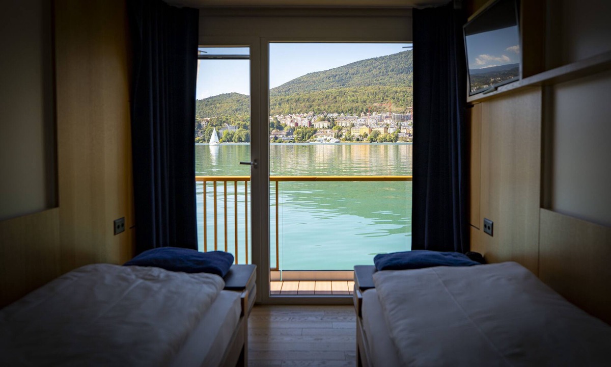 Sugiez Boat Rental | Boutique Boat Hotel Attila