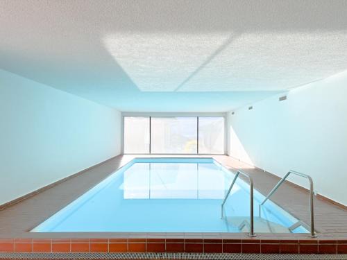 Muralto Apartment | Bright Tiny Studio - Shared Pool & Sauna - Free Parking - Air condition