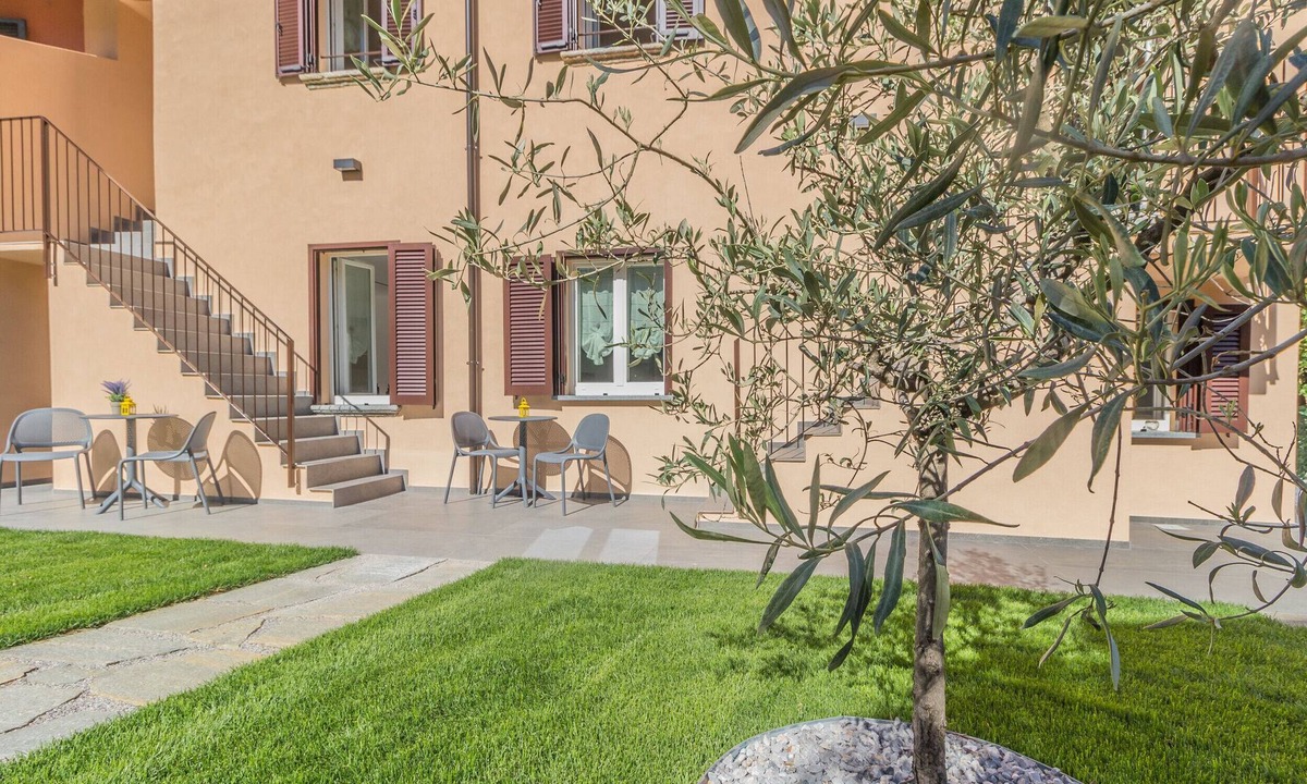 Lierna Apartment | Cà Magnolia Appartamento 1 by Varenna Holidays