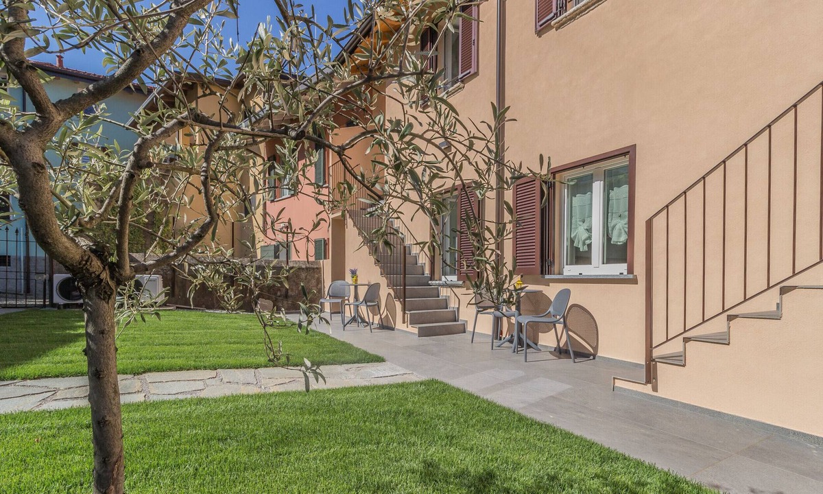 Lierna Apartment | Cà Magnolia Appartamento 4 by Varenna Holidays