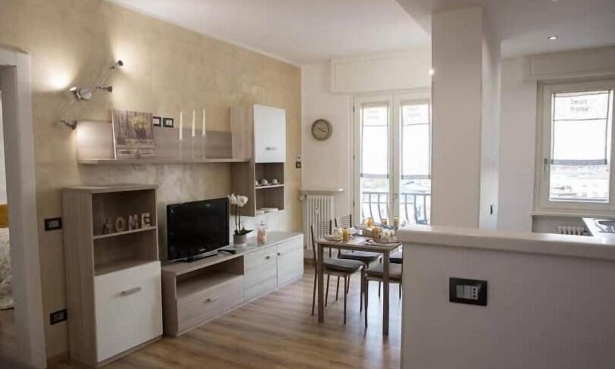 Villaggio degli Sposi House | Carrara Hospital Home. A bright and modern apartment located at Via delle Cave 9