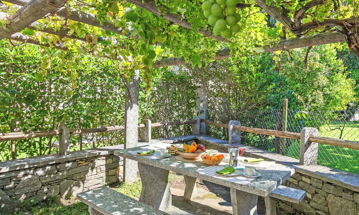 Losone House | Casa Ana 2 with Garden & Parking for 5, Losone, Switzerland