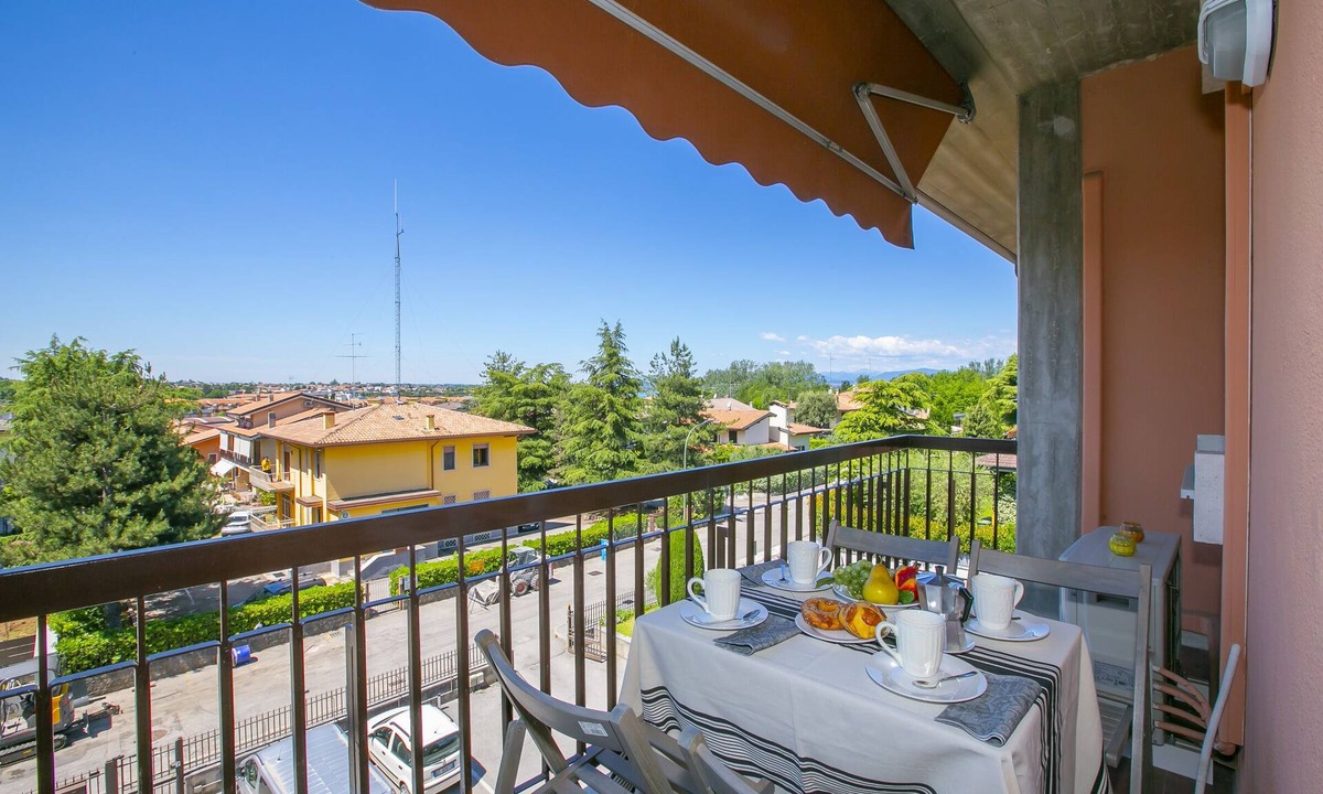 Peschiera del Garda Apartment | Casa dei Quadri - Lake View Apartment with Balcony, Peschiera del Garda, Italy