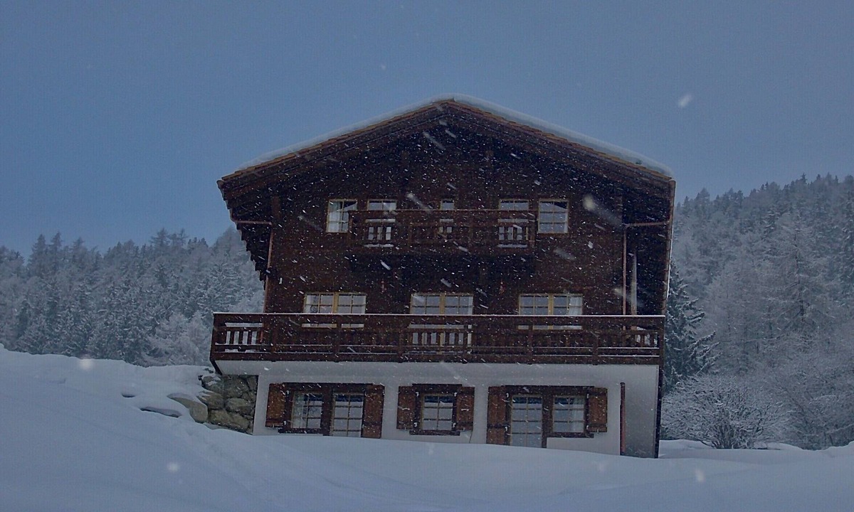 Grimentz Ski Chalet | Chalet for 14 people at 100 meters from the ski slopes : 2 double bedrooms with private bathroom - 1