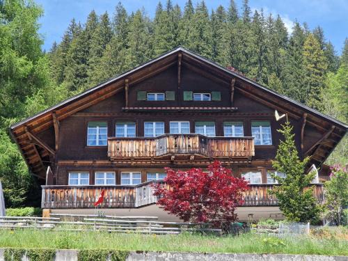Adelboden Apartment | Chalet Gotthelf Gartenstudio, Ferien mit Hund
