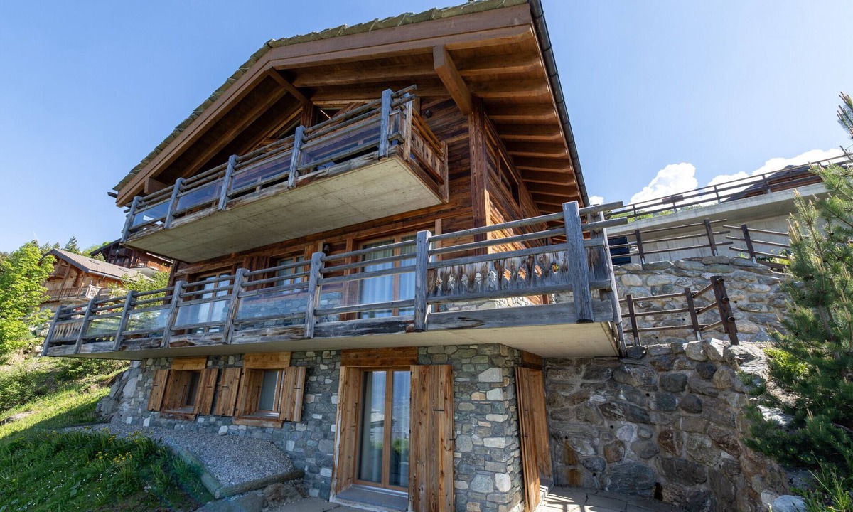 Nendaz Ski Chalet | Chalet Oak Tree amazing, sauna, ski-in/out