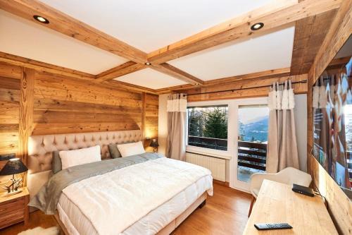 Lens Apartment | Chalet with fantastic view on Ballesteros Golf and The Mountains