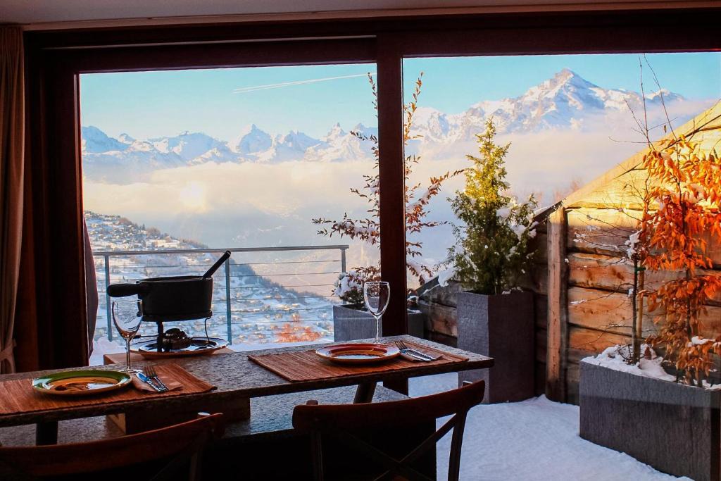 Nendaz Cabin | Chambre privée avec cuisine et salle de bain dans la chambre, Winoka Lodge
