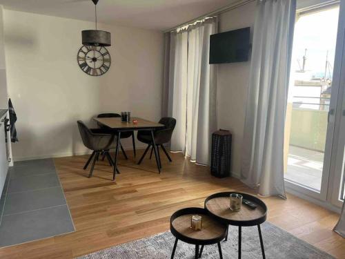 Eaux-Vives Jeu-de-l'Arc Apartment | Charmant Studio