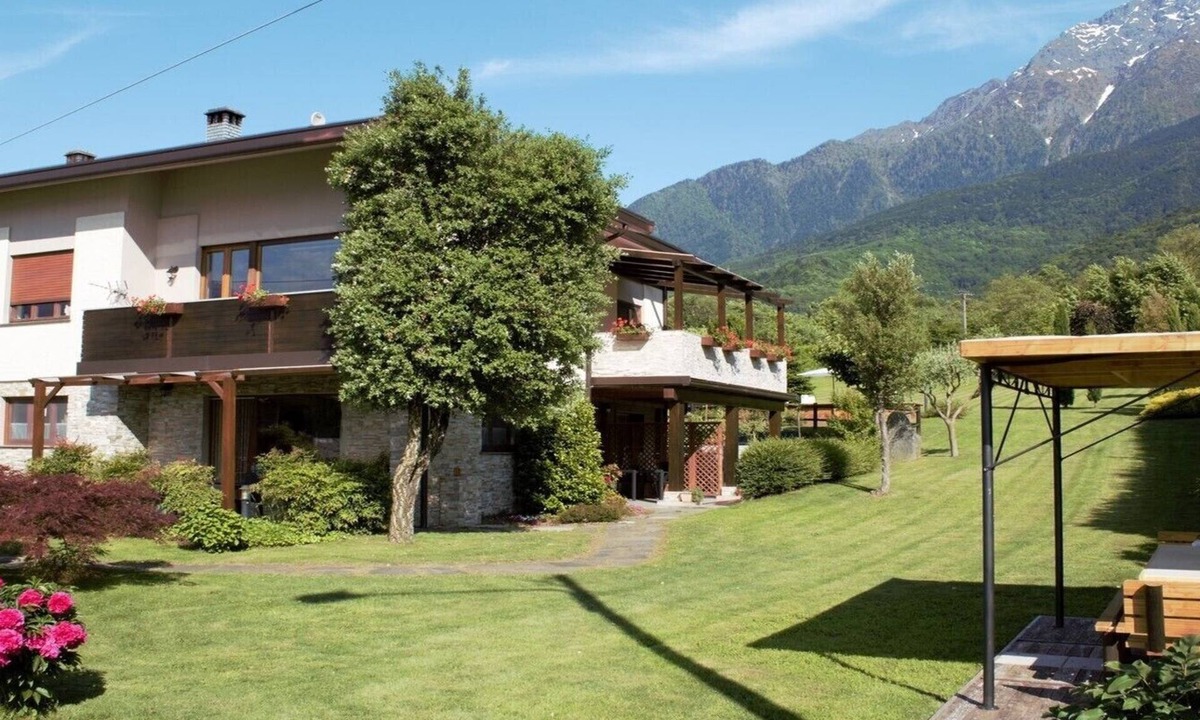 Colico Piano Apartment | Colico: Villa Tre Cariole x 4 adults - with pool and lake view