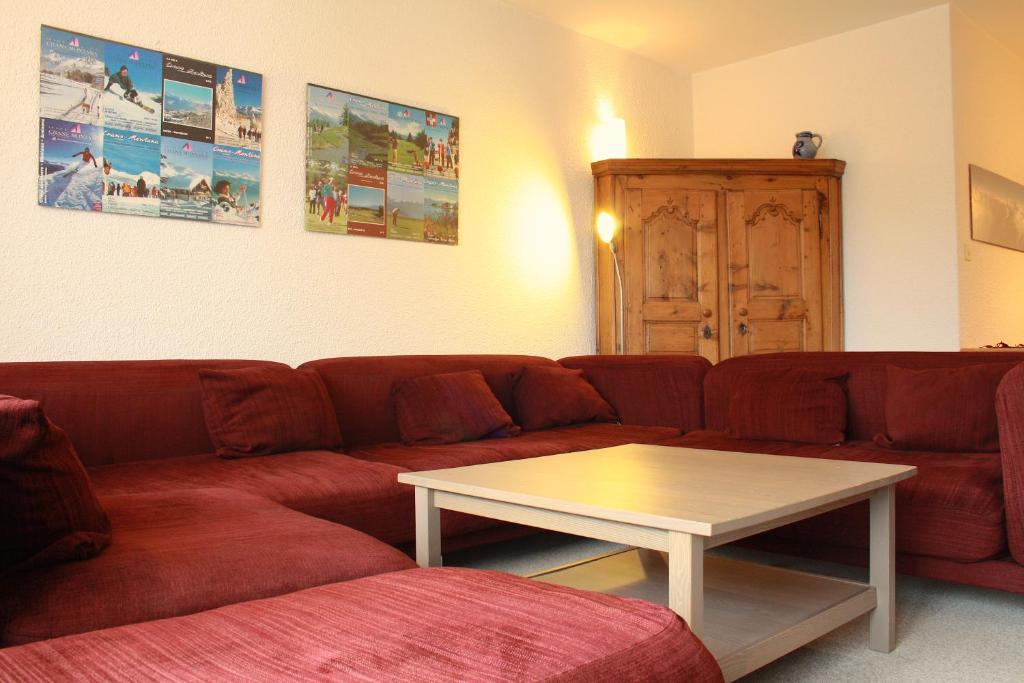 Lens Apartment | Comfortable & Central | Rainbow B