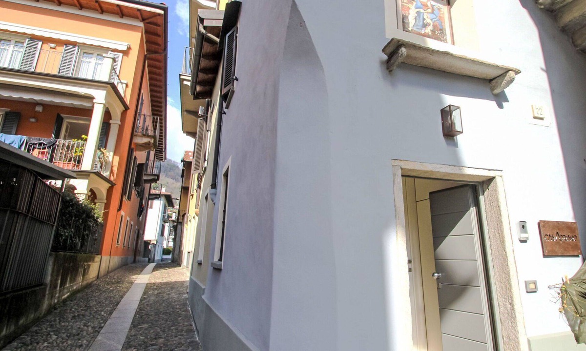 Pallanza Apartment | Cosy apartment for 2 people with WIFI, TV, patio and pets allowed
