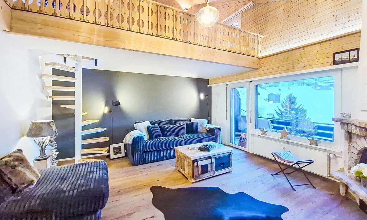 Taesch Apartment | Cosy apartment for 6 guests with WIFI, TV and balcony